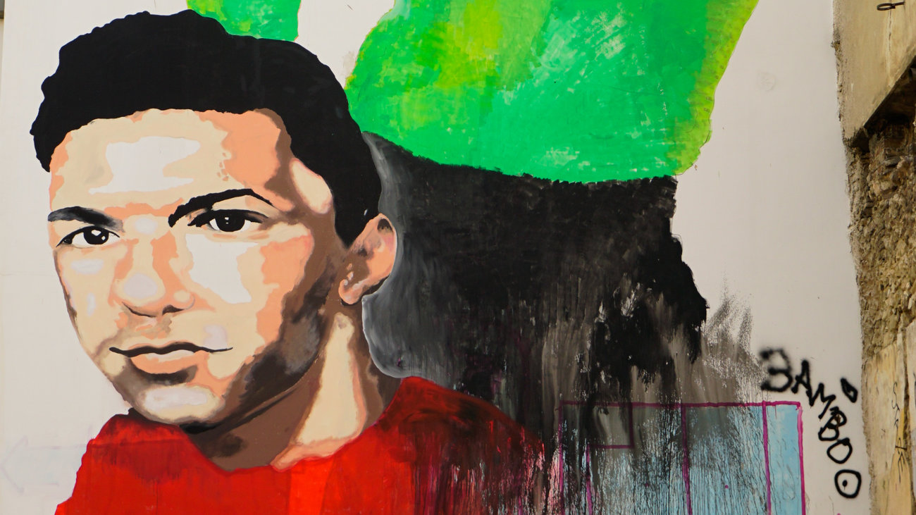 Κασσελάκης: Αυτός είναι ο στενός συνεργάτης με τα γυαλιά που ήταν συνεχώς πίσω του και του έκλεινε το μάτι