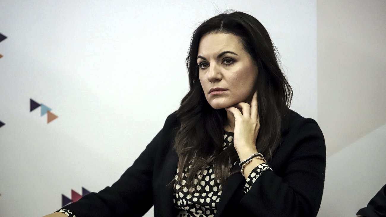 Όλγα Κεφαλογιάννη: Η καταπληκτική φωτογράφιση με τις αδερφές της με παραδοσιακές στολές - εικόνα 2