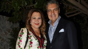 Δέσποινα Μοιραράκη: Καταρρακωμένη στο μνημόσυνο του συζύγου της, Γιάννη Κοντούλη