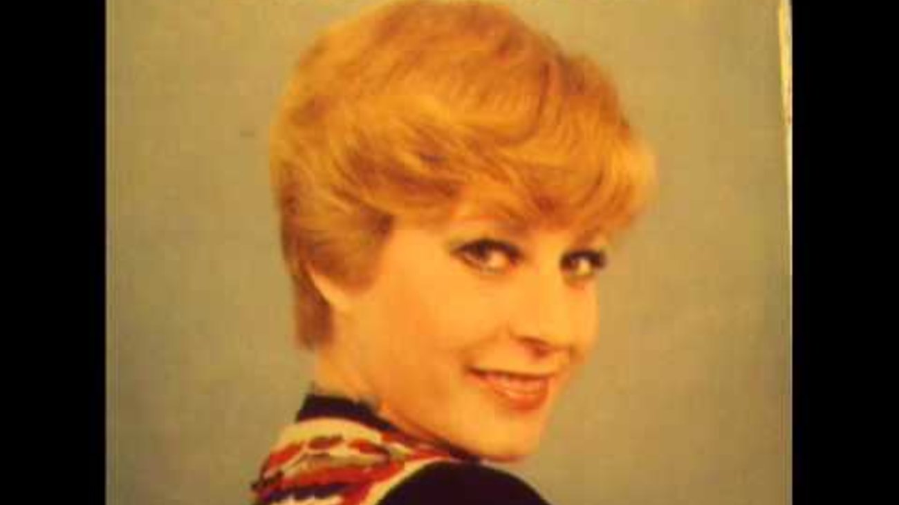 Μαίρη Αλεξοπούλου: Θλίψη στην κηδεία της πρώην τραγουδίστριας - Κόρη και αδερφή αποχαιρέτησαν τη μοναχή Θεονύμφη - εικόνα 2