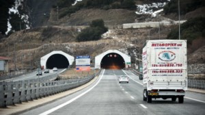 Εγνατία Οδός: Ηλικιωμένος πήγαινε ανάποδα για 10 χλμ. – "Τον είδα ξαφνικά μπροστά μου, δεν ξέρω πόσους αγίους είχα"