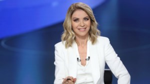 Βούλα Πατουλίδου: Η σπάνια εμφάνιση της 56χρονης με μονόχρωμο παστέλ look - εικόνα 9