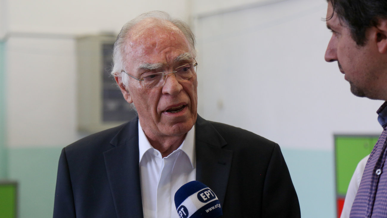 Βασίλης Λεβέντης: Αποσωληνώθηκε μετά από δύο μήνες - Παραμένει στη ΜΕΘ - εικόνα 2