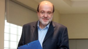 ΣΥΡΙΖΑ: Ο Τρύφων Αλεξιάδης αφιέρωσε στον Κασσελάκη το "απαλλάχτηκα από σένα, απαλλάχτηκα"