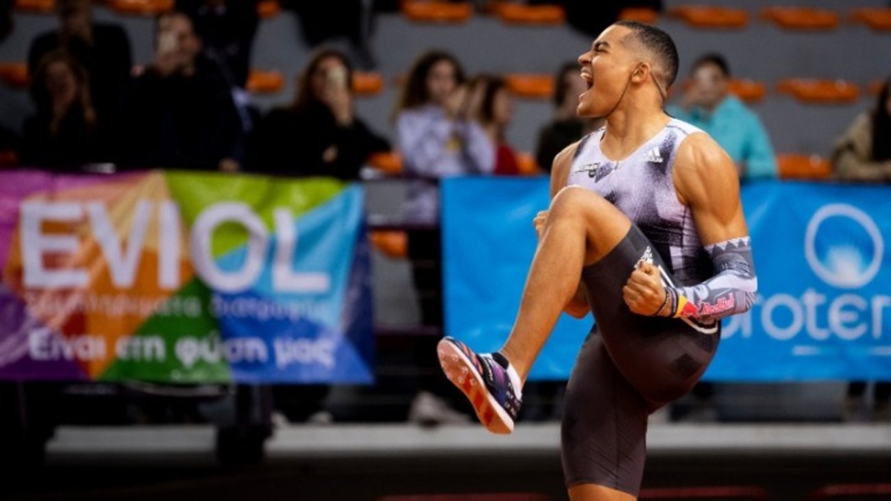 Το τρολάρισμα Τσιτσιπά στον Αντετοκούνμπο: "Πάντα μιλάς τόσο πολύ στην προπόνηση;" - εικόνα 9