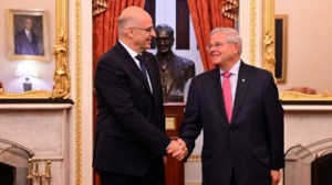 Ρόμπερτ Μενέντεζ: Στην Αθήνα ο Αμερικανός γερουσιαστής - Συνάντηση την Πέμπτη με Μητσοτάκη