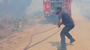 Φωτιά στην Αρκαδία: Αντιμετωπίστηκαν οι αναζωπυρώσεις στη Γορτυνία και στη Μεγαλόπολη - Δεν κινδυνεύει οικισμός