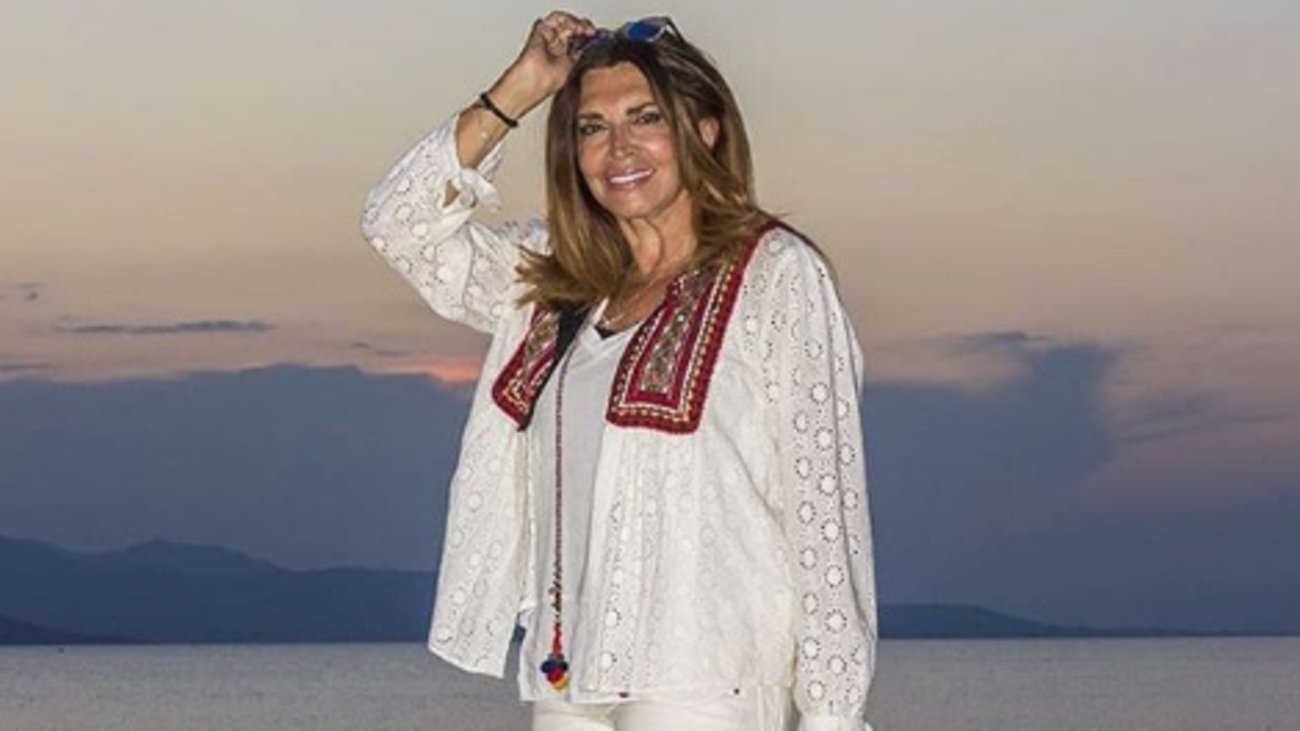 Κηδεία Μαρίας Ντενίση: Συντετριμμένη η Μιμή Ντενίση - Τραγική φιγούρα η Μαριτίνα - εικόνα 17