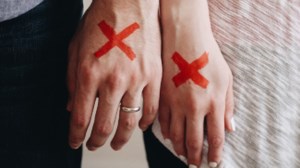 Ο Γιώργος Παράσχος κατέθεσε για τα πλαστά πιστοποιητικά εμβολιασμού που κατήγγειλε