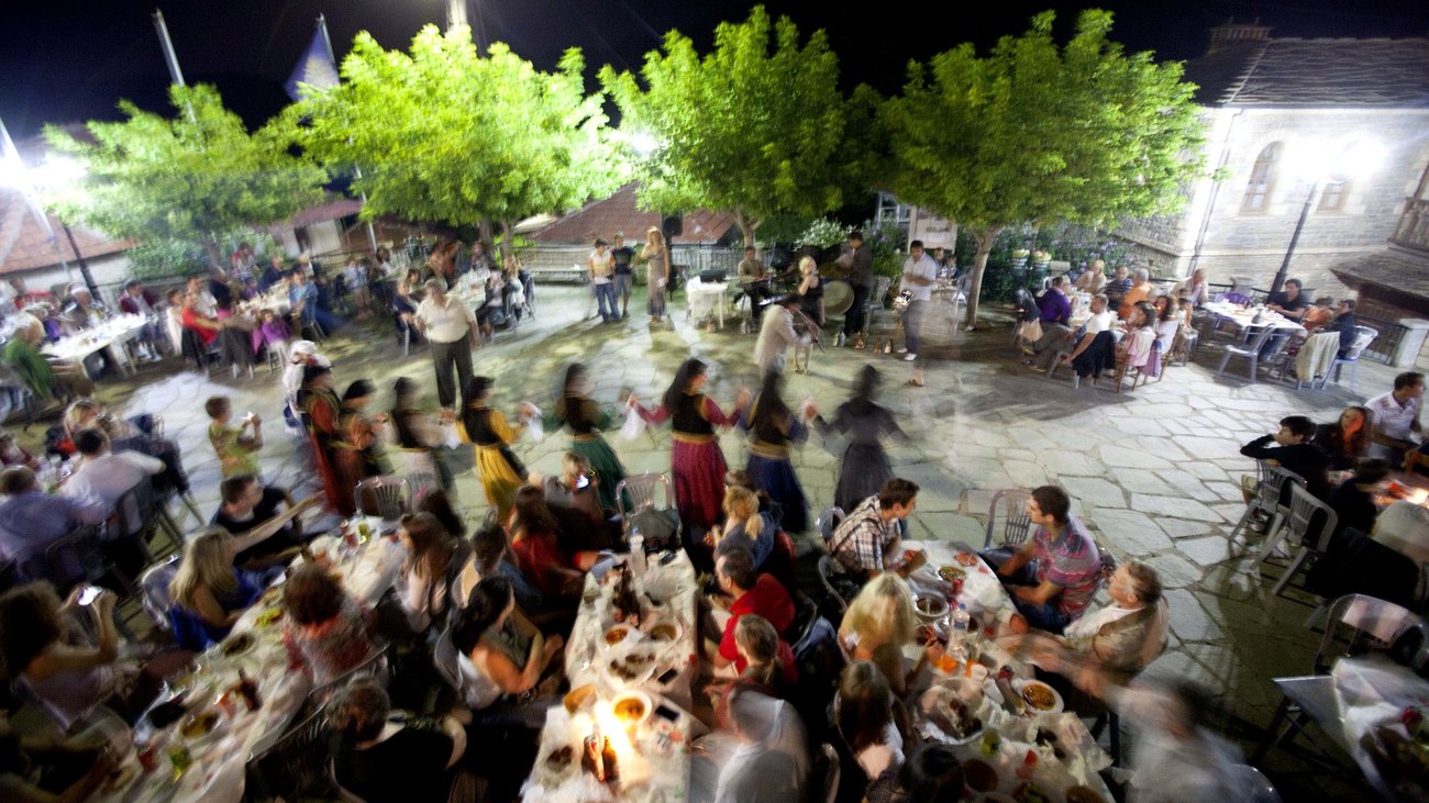 Κορονοϊός: Στο τραπέζι νέα μέτρα - Η δύσκολη απόφαση για την απαγόρευση των πανηγυριών - εικόνα 4