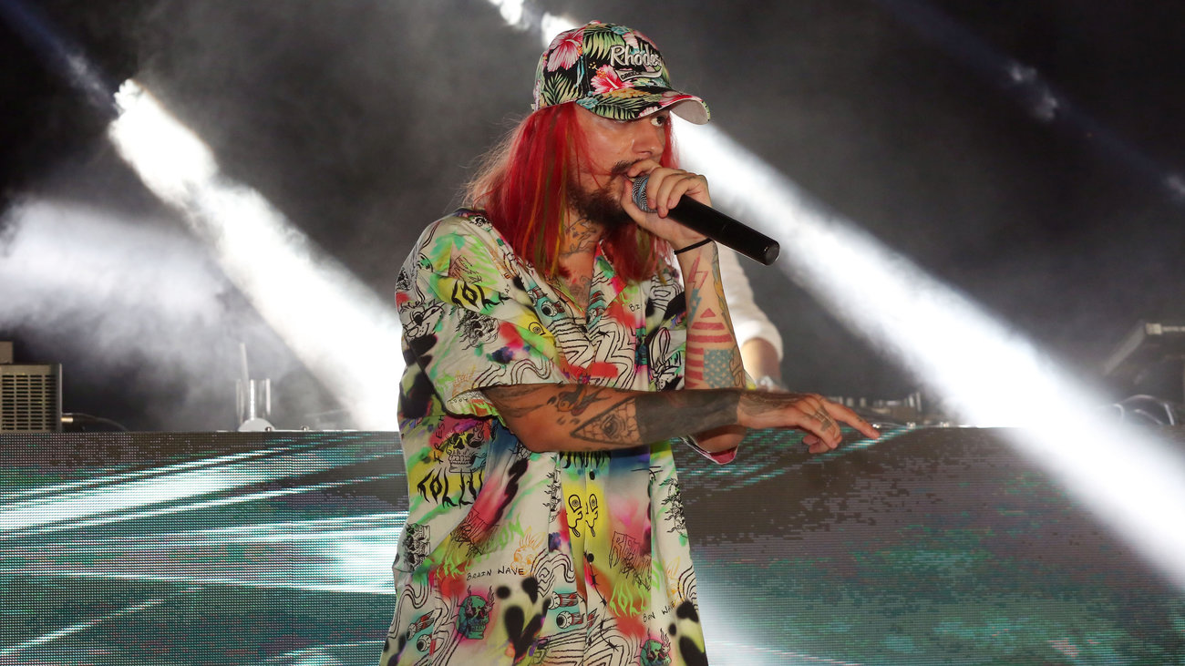 Μυστήριο με τον "θάνατο" του Sin Boy: Η φωτογραφία σε ασθενοφόρο, το RIP της αδερφής του και οι φήμες για διαφημιστικό κόλπο