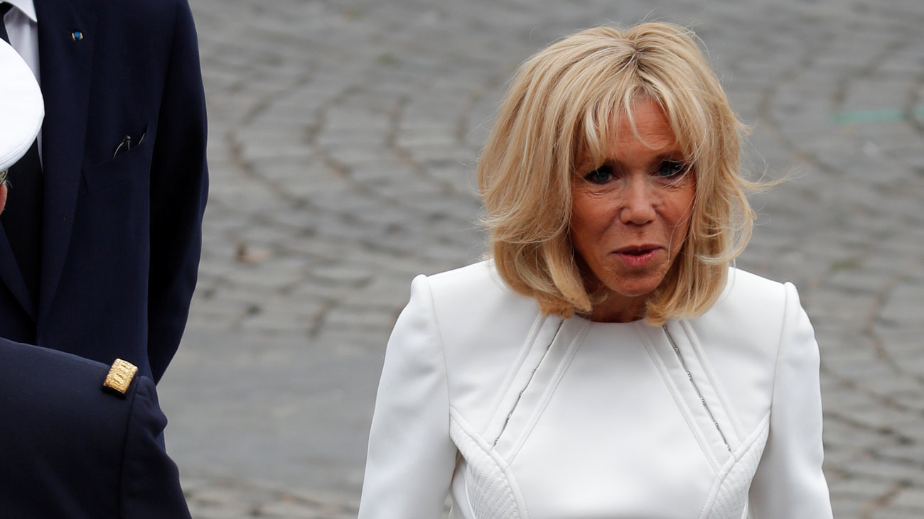 Μπριζίτ Μακρόν: Η total pink εμφάνιση με ροζ φόρεμα, πανωφόρι και γόβες - Η επιτομή της κομψότητας και της γαλλικής φινέτσας [Εικόνες] - εικόνα 10