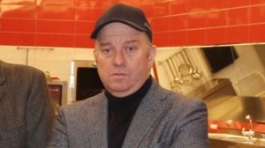 Έκτορας Μποτρίνι: Απογοητευμένος εστιάτορας του έριξε καλαμάρι στο κεφάλι "Με πρόλαβε" - εικόνα 2