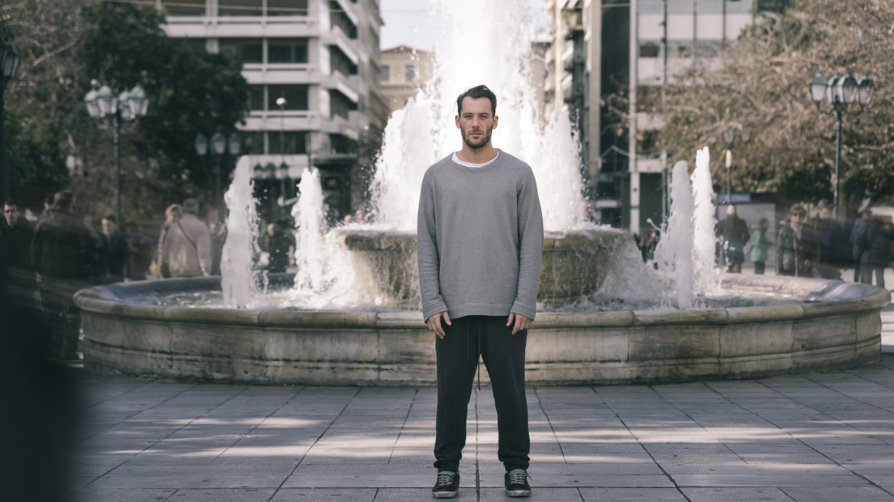 Survivor: Αποχώρησε ο Βαλάντης και δεν έκλαψε κανείς - Πάρτι στον πάγκο των Διασήμων [Βίντεο] - εικόνα 3