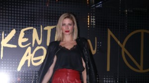 Ευαγγελία Αραβανή: Σπάνια δημόσια εμφάνιση με baby blue σατέν - Γιατί εξαφανίστηκε - εικόνα 7