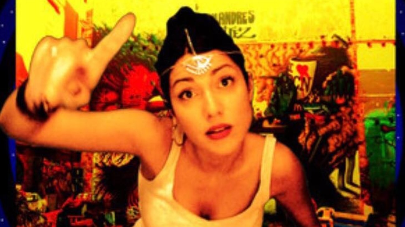 Kλέλια Ρένεση: Η σπάνια δημόσια εμφάνιση με την κόρη της - Κάνει τα πρώτα της βήματα [Βίντεο]