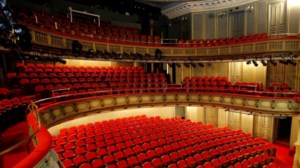 Σοκαριστική καταγγελία: Ποιος είναι ο ηθοποιός Α.Μ. που βίασε τον 22χρονο στο σπίτι του; - εικόνα 2