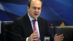 Γεωργιάδης: Αν έχουμε τέταρτο κύμα το φθινόπωρο, η Ελλάδα θα καταστραφεί - Επιμένει για απολύσεις ανεμβολίαστων