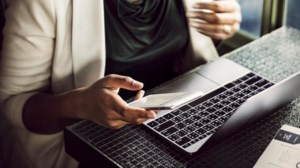 Πρόγραμμα ψηφιακής κατάρτισης εργαζομένων με επίδομα 120 ευρώ