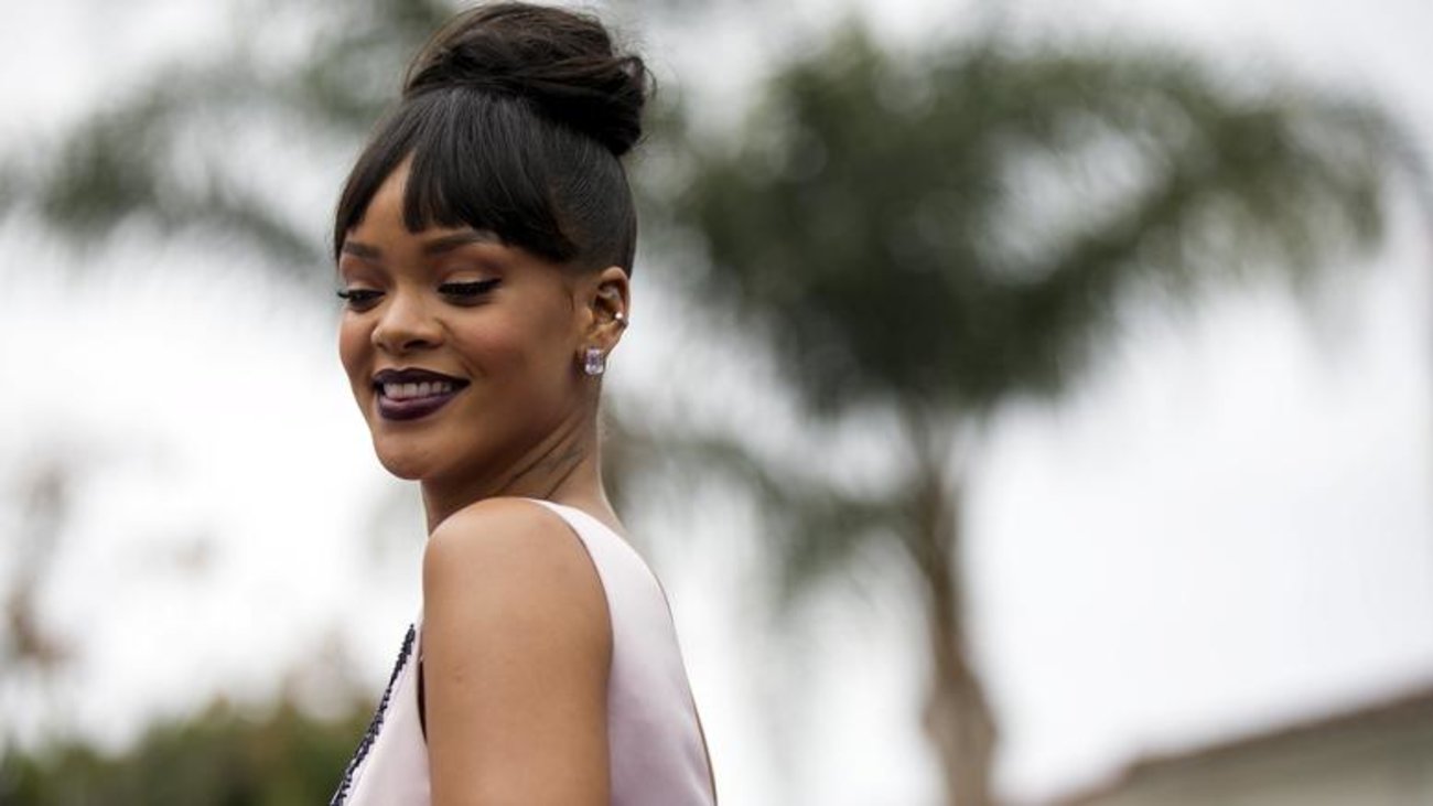 Ριάνα: Η εκκεντρική εμφάνιση με φτερά στο καρναβάλι των Μπαρμπέιντος [εικόνες - βίντεο] - εικόνα 2