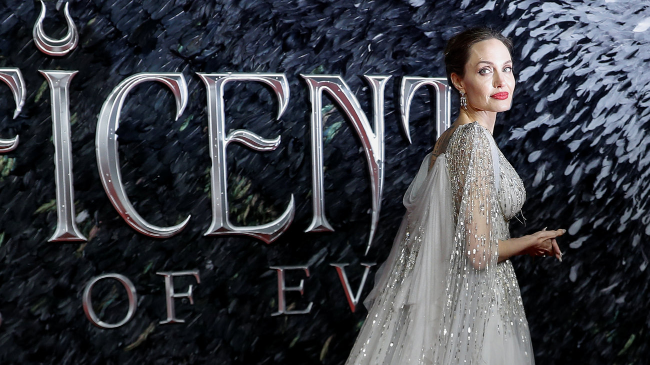 Πανικός στη Ντίσνεϊλαντ στην Καλιφόρνια: Παιχνίδι-δράκος λαμπάδιασε την ώρα που οικογένειες και παιδάκια έβλεπαν σόου - εικόνα 4