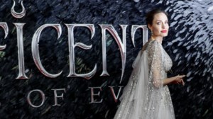 Πανικός στη Ντίσνεϊλαντ στην Καλιφόρνια: Παιχνίδι-δράκος λαμπάδιασε την ώρα που οικογένειες και παιδάκια έβλεπαν σόου - εικόνα 4