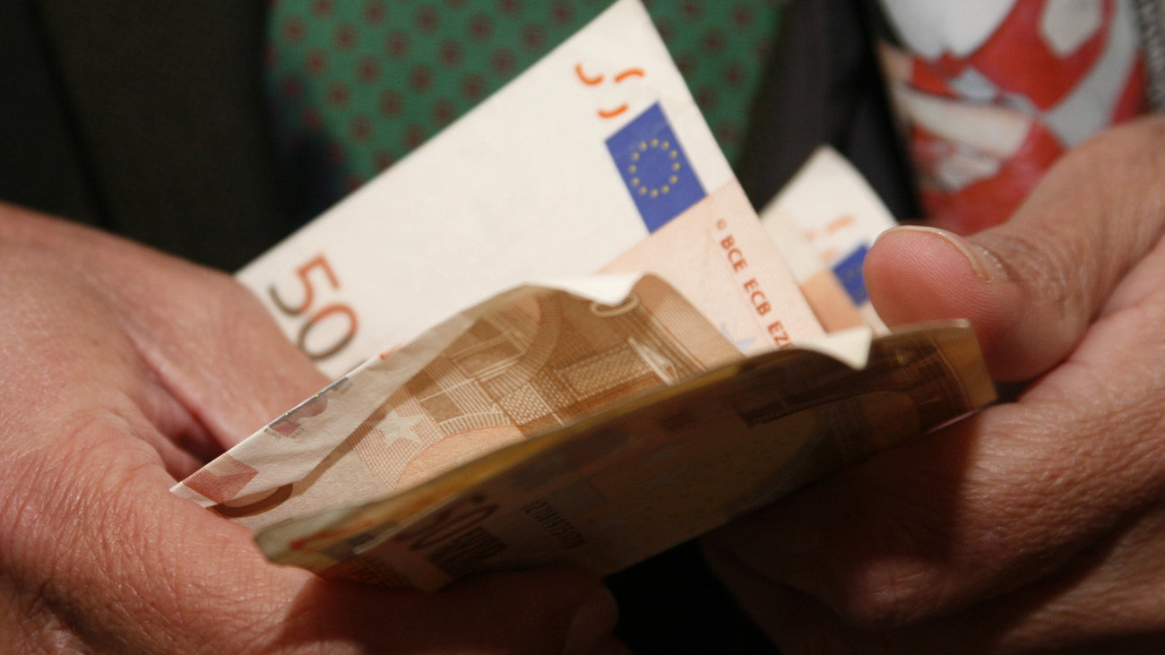 Η Ελλάδα ουραγός στην Ευρώπη στα κοινωνικά επιδόματα - Πώς καταλήγουν σε λάθος τσέπες χωρίς να μειώνουν τη φτώχεια