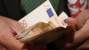 Επίδομα ανεργίας: Από τον μισθό θα εξαρτάται πλέον το ύψος του - Γιατί θα μειώνεται με την πάροδο των μηνών