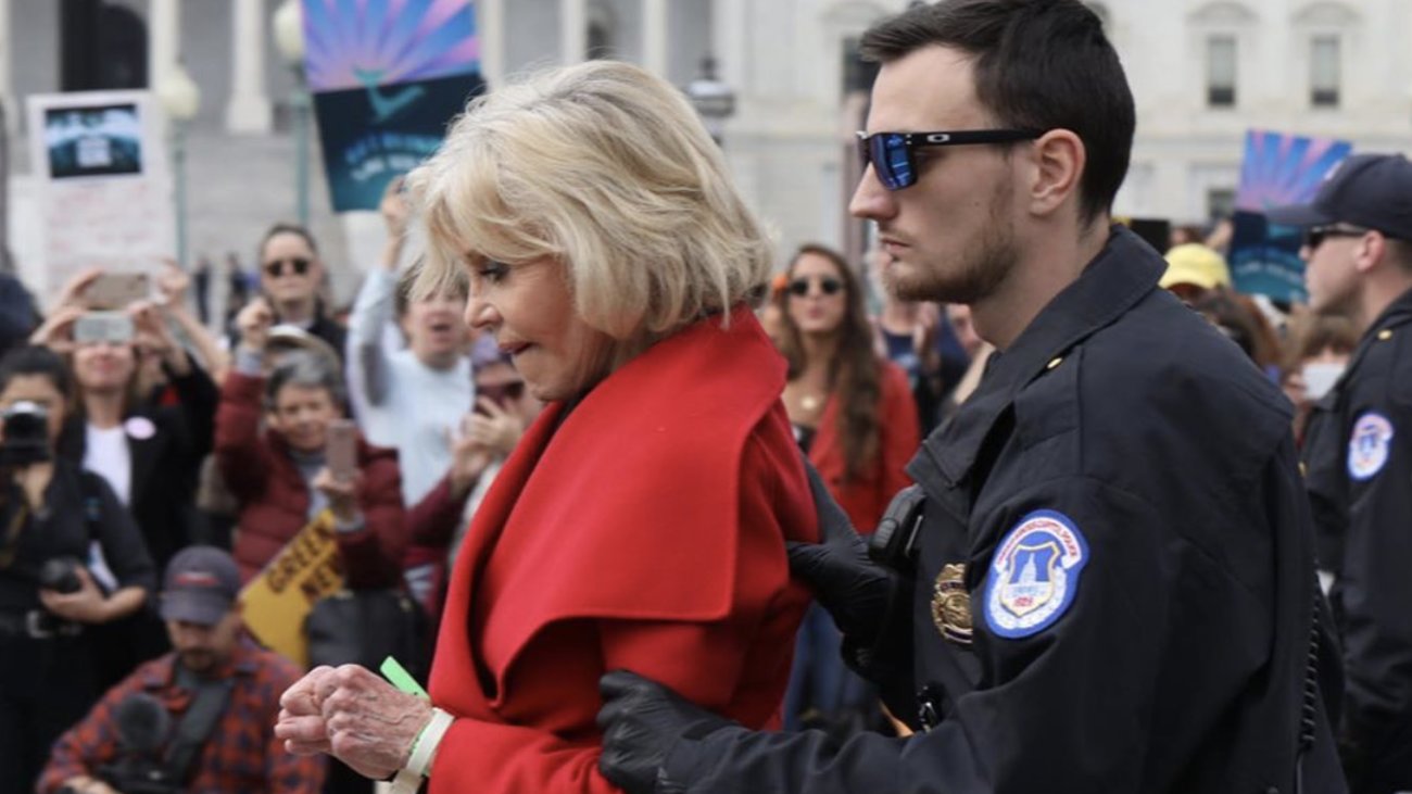 Ηχηρή παρέμβαση της Τζέιν Φόντα κατά Τραμπ: "Εκανε συμφωνία με τον διάβολο - Είναι στην πλευρά του θανάτου, μας σκοτώνει" - εικόνα 2