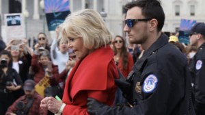 Ηχηρή παρέμβαση της Τζέιν Φόντα κατά Τραμπ: "Εκανε συμφωνία με τον διάβολο - Είναι στην πλευρά του θανάτου, μας σκοτώνει" - εικόνα 2