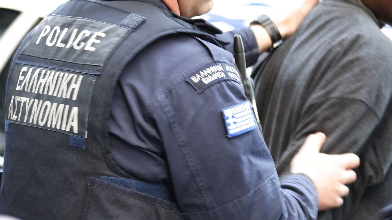 Αγιά Λάρισας: Τους μαχαίρωσε επειδή πέταξαν δύο άδεια πακέτα τσιγάρα στο οικόπεδό του