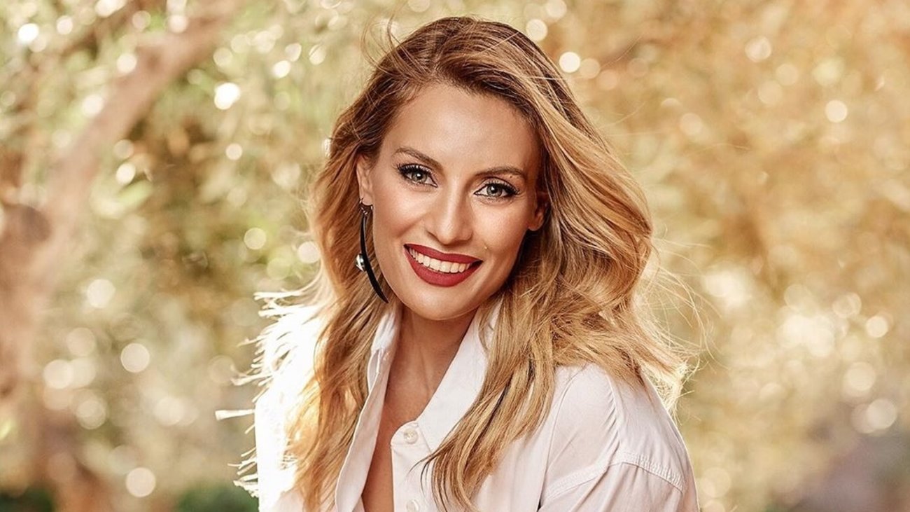 Αντώνης Νικοπολίδης: Η σπάνια φωτογραφία με τη σύζυγό του και τα τρία πανύψηλα παιδιά τους - εικόνα 11