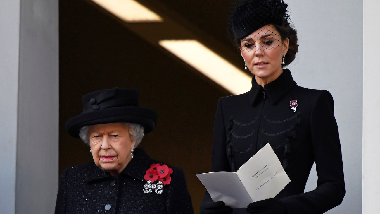 Η πρώτη εμφάνιση της βασίλισσας Ελισάβετ: Η 94χρονη βγήκε για ιππασία - Φήμες για επ' αόριστον απομόνωση [Εικόνες] - εικόνα 4