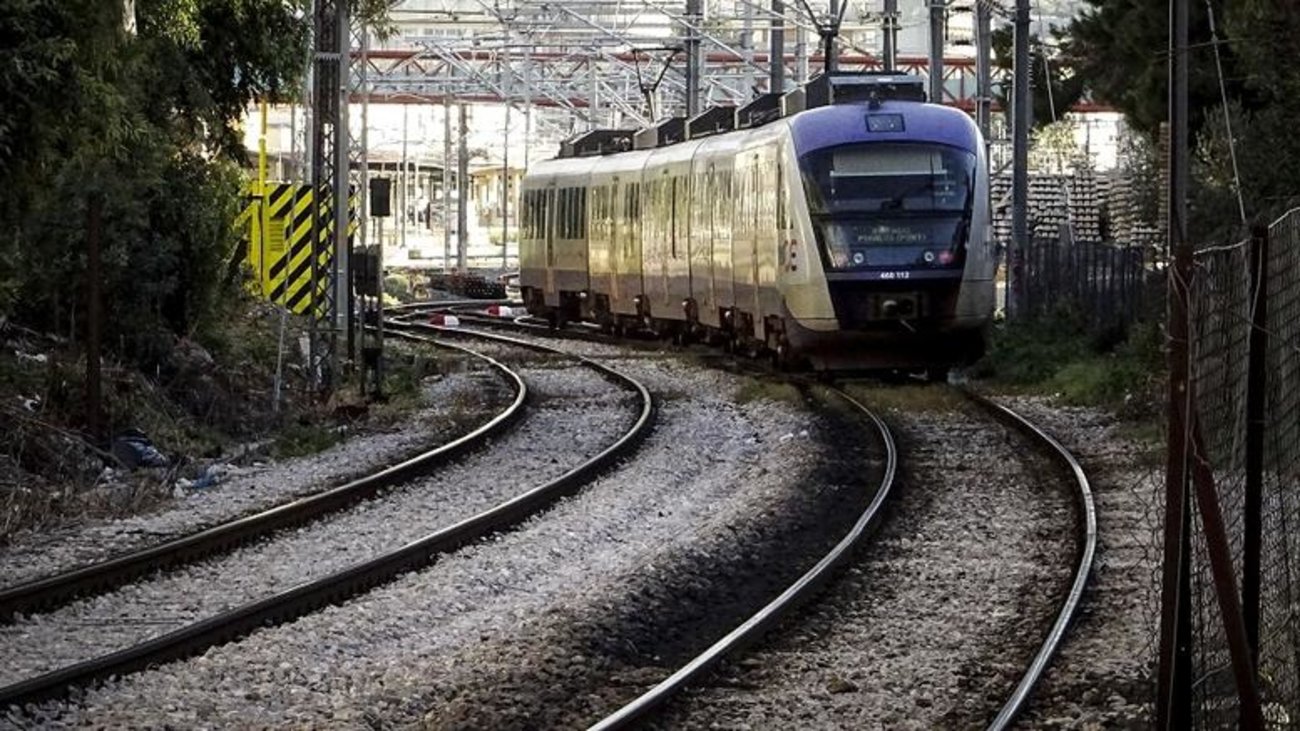 Τρένα: Διακοπή κυκλοφορίας στη Δεκέλεια - Δέντρα έπεσαν σε καλώδια ηλεκτροκίνησης
