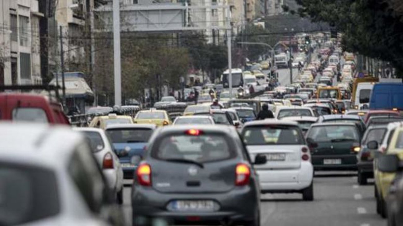 Τροχαίο στη Λ. Συγγρού: Βίντεο ντοκουμέντο - Ηλικιωμένος διέσχισε κάθετα τον δρόμο και προκάλεσε σύγκρουση οχημάτων