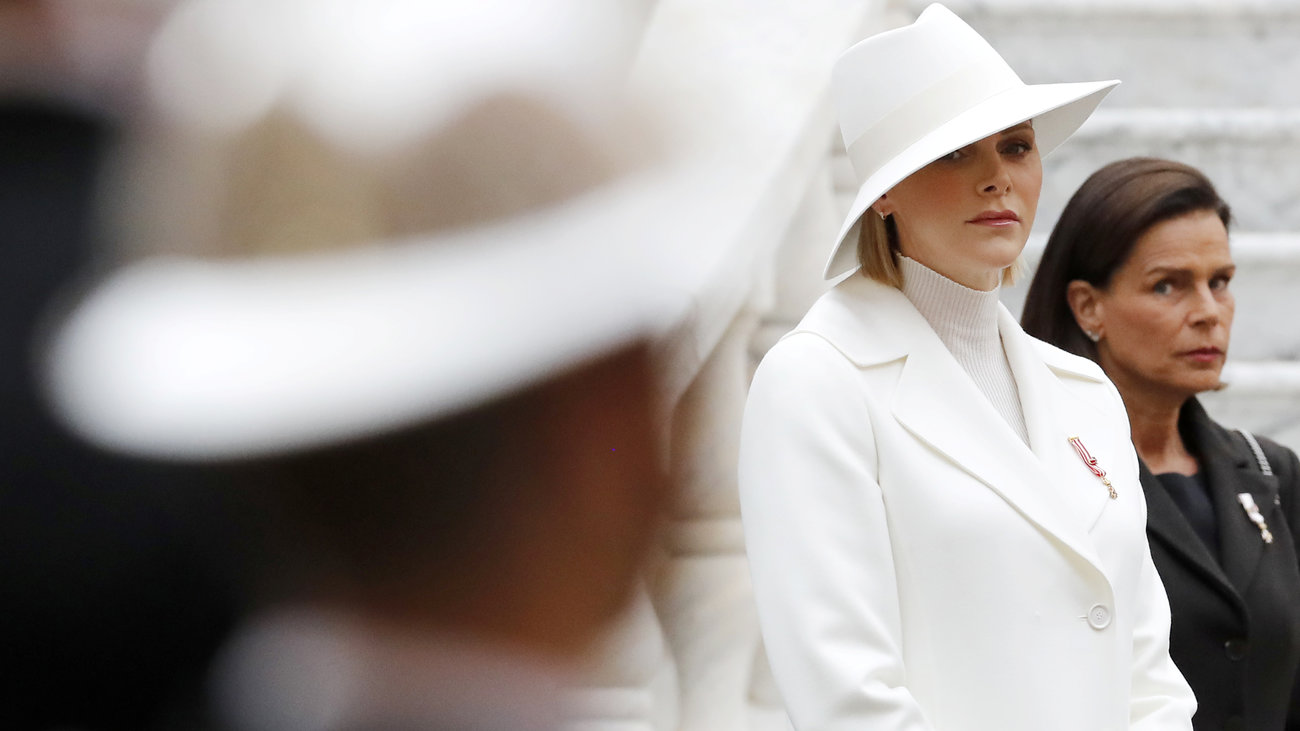 Η πριγκίπισσα Σαρλίν του Μονακό ευχήθηκε για το Πάσχα στον κήπο, χωρίς μακιγιάζ, με ένα απλό φόρεμα [Βίντεο]