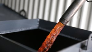 Εκτακτο "δώρο Χριστουγέννων": Οι δύο κατηγορίες εργαζομένων που θα το πάρουν - Τι θα γίνει με τους συνταξιούχους