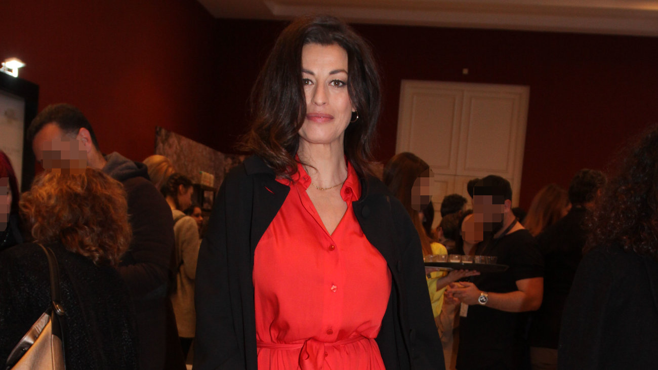 Η Δωροθέα Μερκούρη πιο σέξι από ποτέ με μικρό μαύρο φόρεμα [Εικόνες] - εικόνα 2