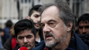 Εκκληση Απόστολου Δοξιάδη: "Ιεράρχες, μην ανοίξετε τις Εκκλησίες τη Μεγάλη Εβδομάδα"