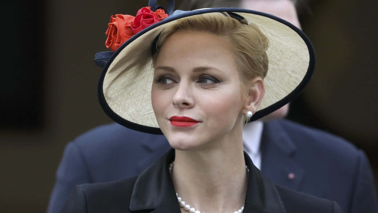 Βασιλική εμφάνιση στο Μονακό: Η πριγκίπισσα Σαρλίν με μπερέ και ημιδιάφανα γάντια