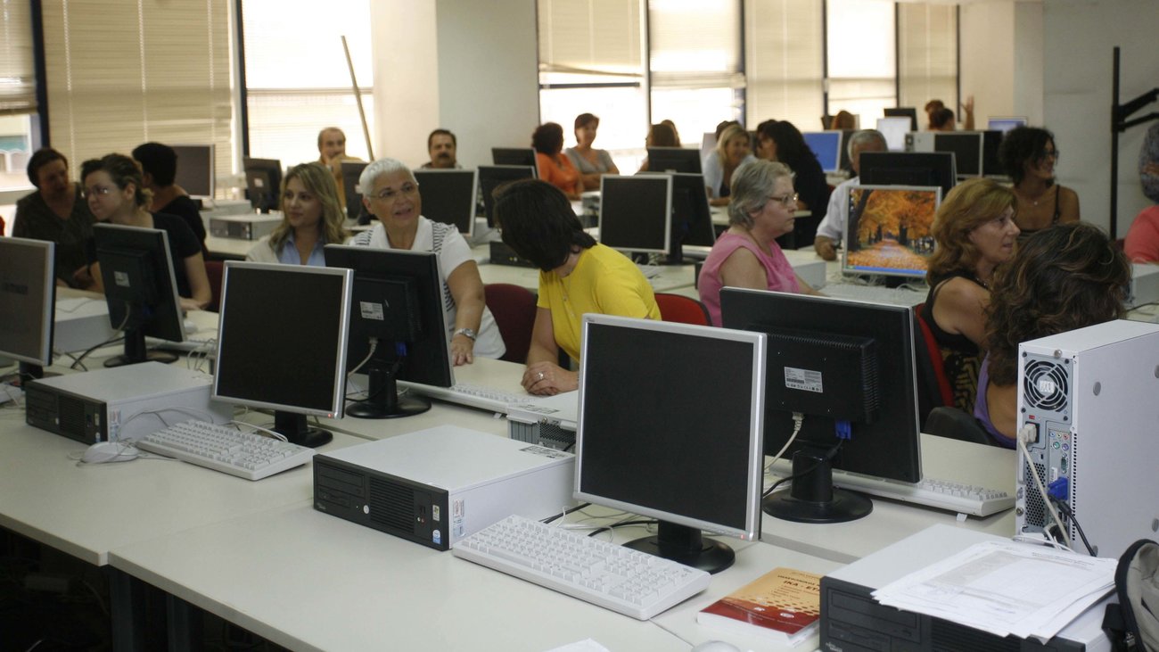 Με 158 ψήφους, η νέα κυβέρνηση εξασφάλισε τη "δεδηλωμένη" - Τα "ναι" και τα "όχι" - Η πρώτη μεταρρύθμιση - εικόνα 3