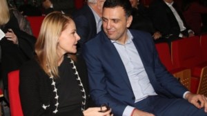 Τι σημαίνει το τατουάζ στο δεξί χέρι της Τζένης Μπαλατσινού