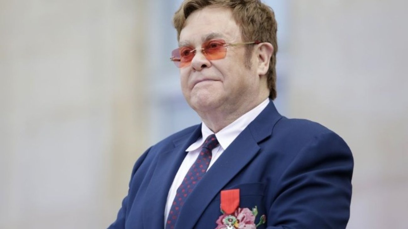 Δυσάρεστη αποκάλυψη από τον Έλτον Τζον: "Δεν βλέπω από το δεξί μου μάτι"-  Η μόλυνση στη Νότια Γαλλία - εικόνα 3