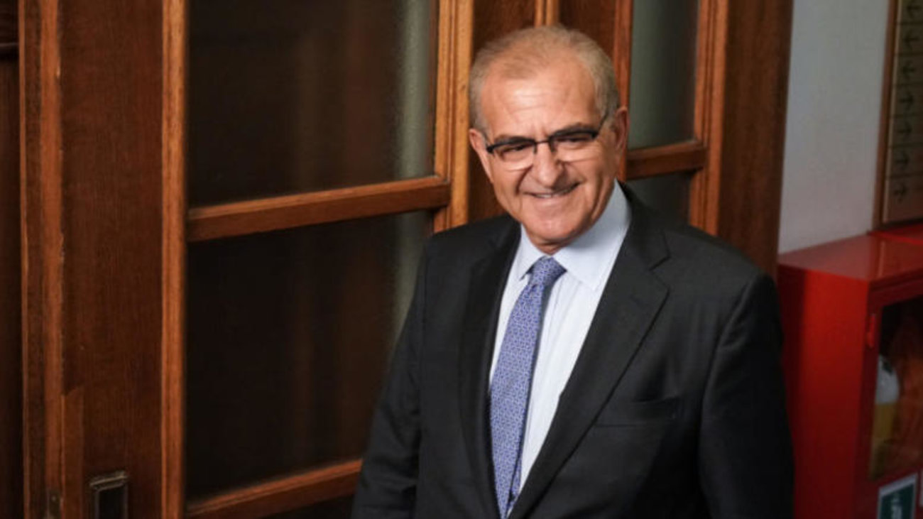 Ο Διαματάρης πήγε στον Μητσοτάκη με αντίγραφο του πτυχίου του σε... κορνίζα - Τρία χρόνια μετά τον σάλο