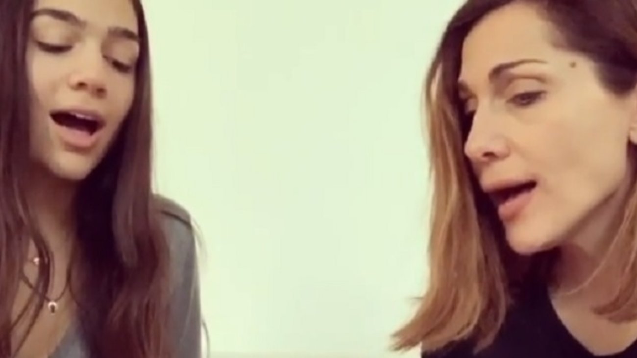 Δέσποινα Βανδή: Οι αντιφατικές δηλώσεις για την ηλικία της "Θέλω να φαίνομαι στην ηλικία μου" - "Ζητάω να μου αφήνουν μερικές ρυτίδες" - εικόνα 2