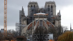 Μακρόν: Η Νοτρ Νταμ θα χτιστεί όπως ήταν και πριν καεί - εικόνα 3