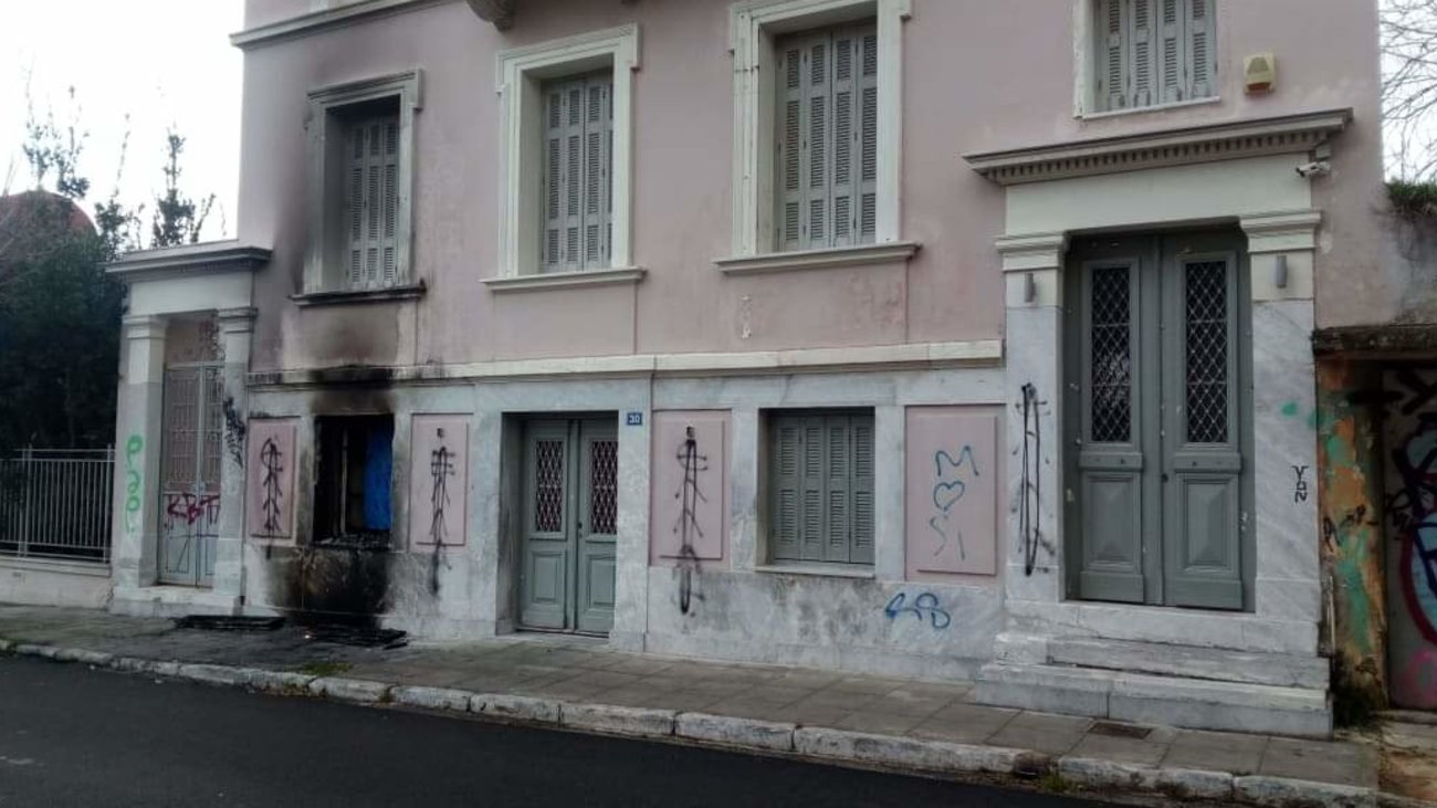 Διπλό "χτύπημα" της ΕΛΑΣ: Αντιεξουσιαστής κατηγορείται για ληστεία και τέσσερις αναρχικοί για επιθέσεις με μολότοφ και γκαζάκια