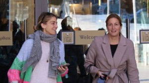 Χρυσή Βαρδινογιάννη - Κωνσταντίνος Μαρκουλάκης: Η συντονισμένη κοινή εμφάνιση στο θέατρο - εικόνα 5