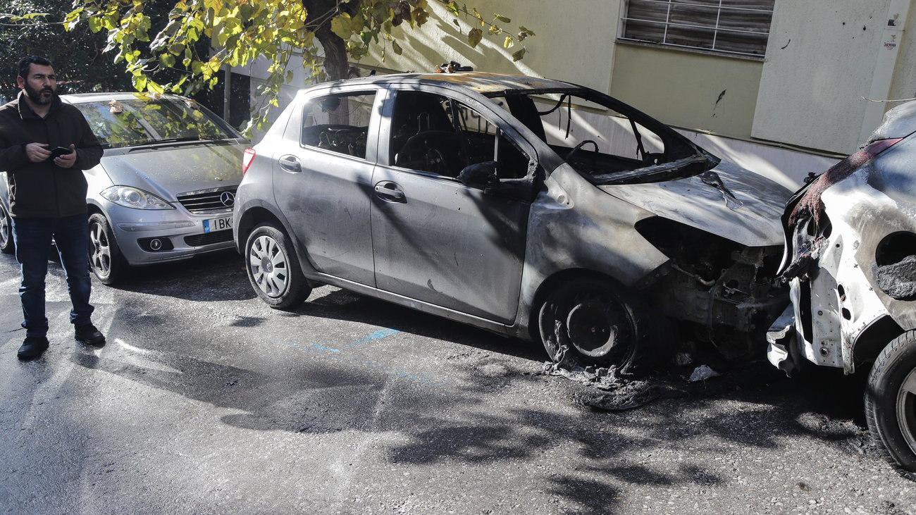 Έκαψαν αυτοκίνητα του υπουργείου Πολιτισμού στη Θεσσαλονίκη - εικόνα 4