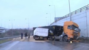 Αττική Οδός: Μποτιλιάρισμα μετά από σύγκρουση τεσσάρων οχημάτων